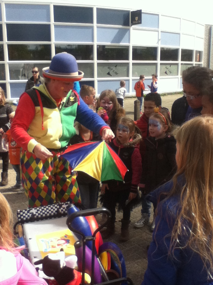 Clown Kiko mobiel Optreden Kleedjesmarkt Rietkampen Ede